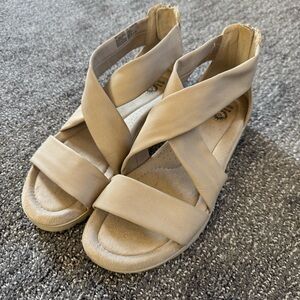 Earth Spirit Tan Crisscross Wedge Sandals Size 8 Med Summer Vacation Boho Chic